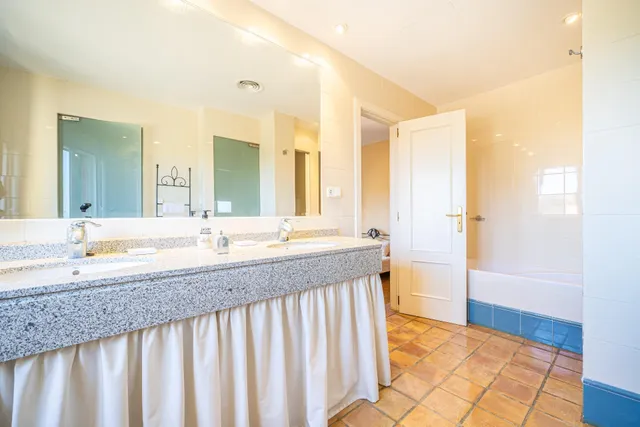 Exclusiva vivienda con jardín y piscina privada en Son Verí Nou — 27