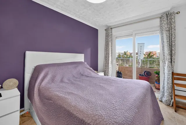 Amplio apartamento de 4 dormitorios a pocos pasos de la Playa del Acequión, Torrevieja — 11