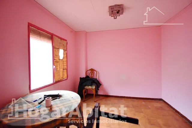 ¡ECONOMICA! AMPLIA CASA CON TERRAZA Y CON MUCHAS POSIBILIDADES — 10