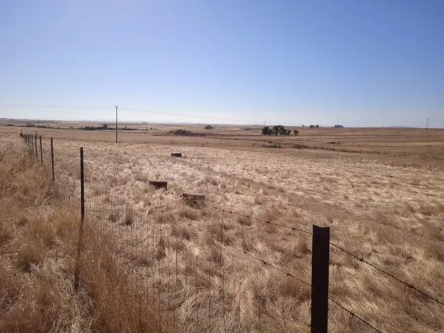 Parcela en Sierra de Fuentes en la zona del Camino de la Cha - foto 2