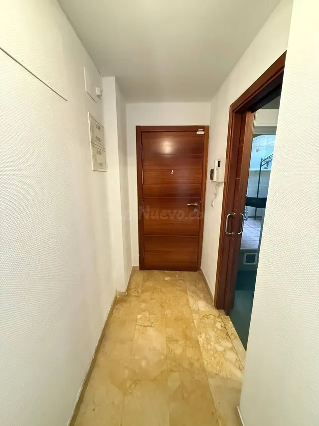 Apartamento en alquiler cerca del mar en Torrevieja - foto 4
