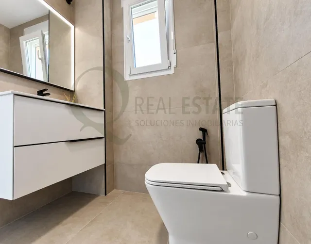 Chalet independiente con jardín y amplias terrazas en Lanuza, El Campello. — 27