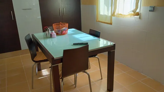 SE VENDE ADOSADO CON PISCINA EN LA GINETA. — 27