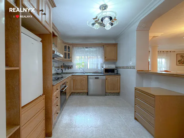 Orihuela Costa! Impresionante Villa Mediterranea con generosa parcela y amplias terrazas + Solarium privado con vistas panorámicas y piscina privada — 32
