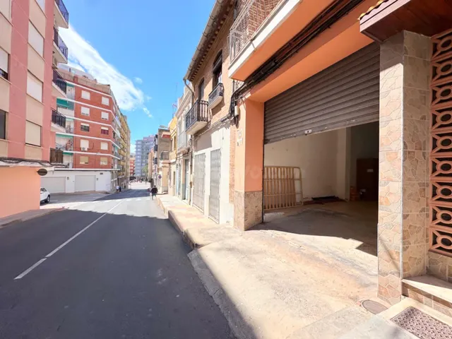 ESPACIOSO LOCAL COMERCIAL/GARAJE EN EL CENTRO DE SAN ANTONIO