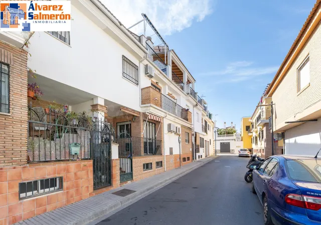 Vive en el corazón de Armilla: 4 dormitorios, patio, terraza - foto 2