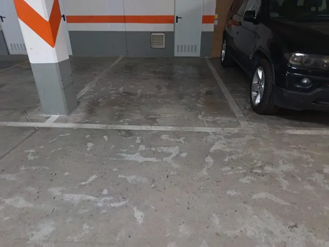 Se vende plaza de garaje con trastero para coche grande — 7