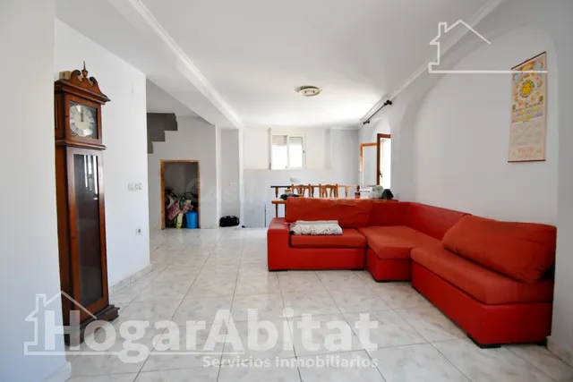 ESPACIOSA CASA CON TERRAZA EN EL HISTÓRICO CASCO ANTIGUO — 3