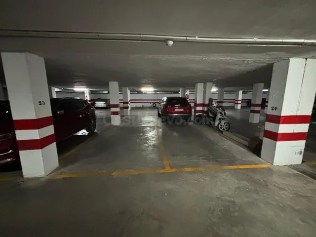 ¡ SE VENDE PLAZA DE GARAJE CÉNTRICA Y OPCIONAL OTRA CONTIGUA! — 3