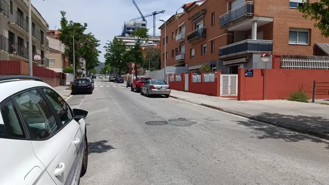 PLAZA DE PARQUING PARA COCHE MEDIANO /PEQUEÑO — 11