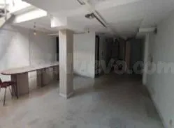 Local distribuido en planta calle, sótano y entreplanta en e - foto 4