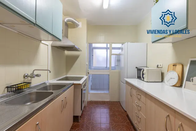 Piso ideal para inversión con alta rentabilidad junto a facultades de  Cartuja en Granada — 31