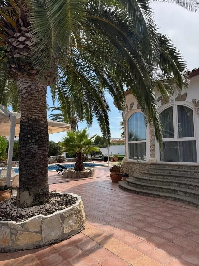 Chalet independiente con gran jardín y piscina en Mont-roig del Camp — 28