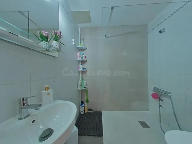 Amplio y Luminoso Piso en el Centro de Salou con Piscina — 41