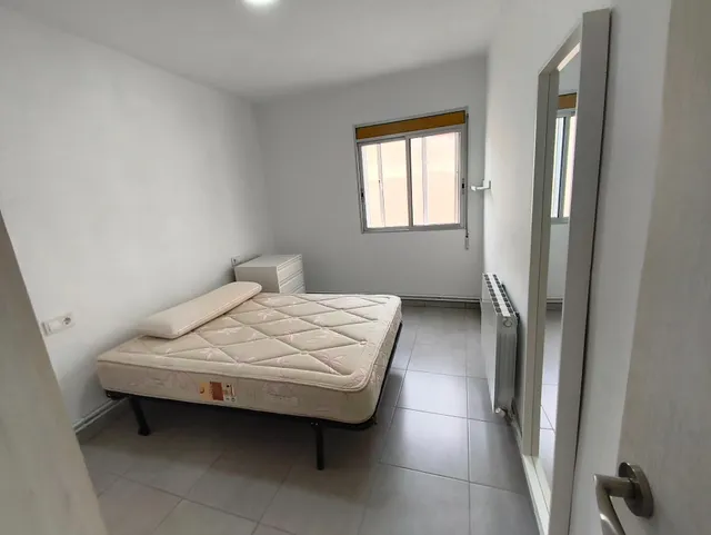 Piso de 72m2 útiles. Distribuido en tres dormitorios, salón, cocina y baño — 19