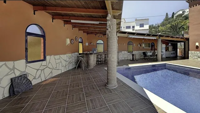 DLR 1708 - HERMOSA CASA EN VENTA DE 4 DORMITORIOS EN VENTA | - foto 4