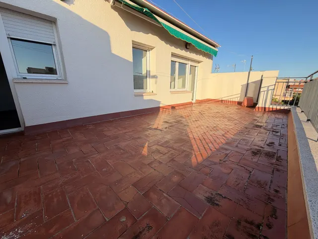 Ático de 2 habitaciones más despacho con terraza de 22 m2