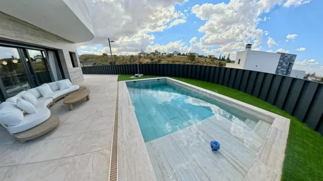 ✨ Alquiler de exclusiva casa de diseño en Altos de La Zubia  - foto 3