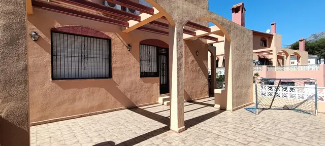 Gran chalet independiente de 3 plantas con dos viviendas y piscina — 40