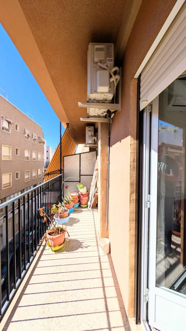 ESPACIOSA VIVIENDA DE 4 DORMITORIOS, BALCÓN, ORIENTACIÓN EST