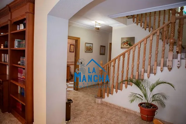 *595.000€* inmobiliaria la mancha vende casa en el barrio de san pablo de Albacete — 11