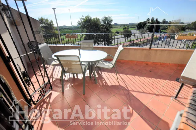 Exclusivo adosado totalmente reformado con terrazas, buhardilla, vistas despejadas y garaje doble — 12