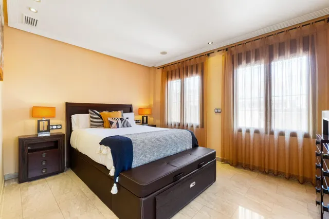 Impresionante villa de 620 metros con piscina, sotano, bodega y GYM!!! — 5