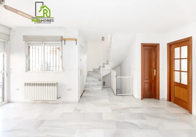 Vive en el corazón de Armilla: 4 dormitorios, patio, terraza y garaje — 7