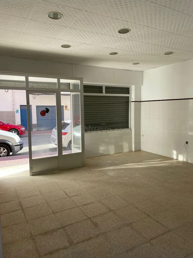 Local Comercial a Dos Calles - foto 4