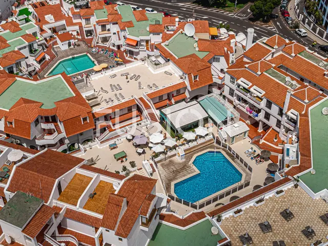Piso con dormitorio independiente, cocina reformada y zona de piscina cerca de la playa — 28