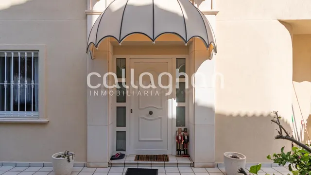 Chalet de lujo en Park Nord: 300 m2 de elegancia, jardín y t - foto 4