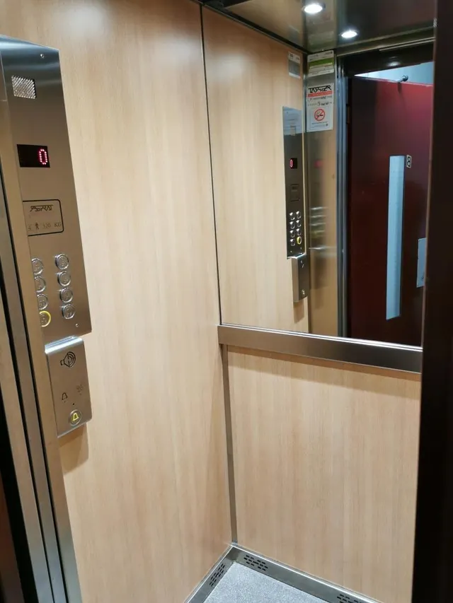 Piso de 3 habitaciones con ascensor en el centro de Cornellà — 8