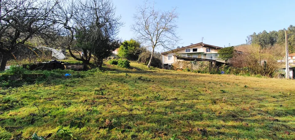 Casa y terreno de 3.000 m2.