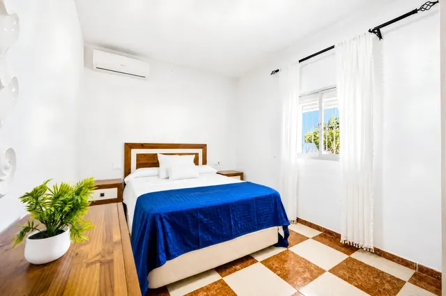 Chalet con amplia parcela en El Sotillo — 27