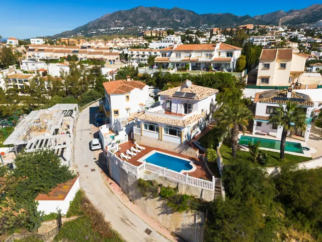 Villa en venta en Torreblanca Fuengirola con vistas al mar,  - foto 2