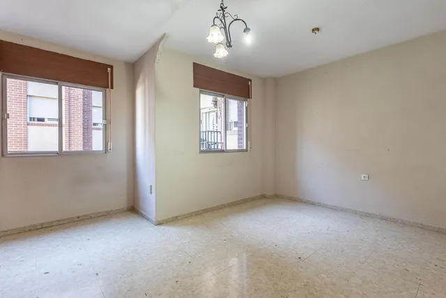 Espacio, luz y comodidad en una vivienda con grandes posibilidades en zona Alcampo — 13