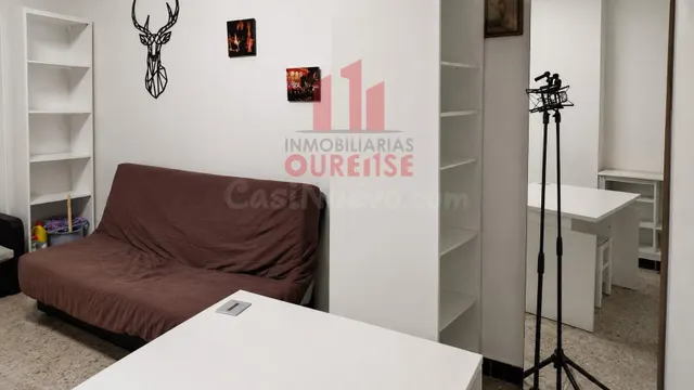 PEQUEÑO LOCAL COMERCIAL SITO EN GALERÍAS CERCANAS A LA CATED - foto 2