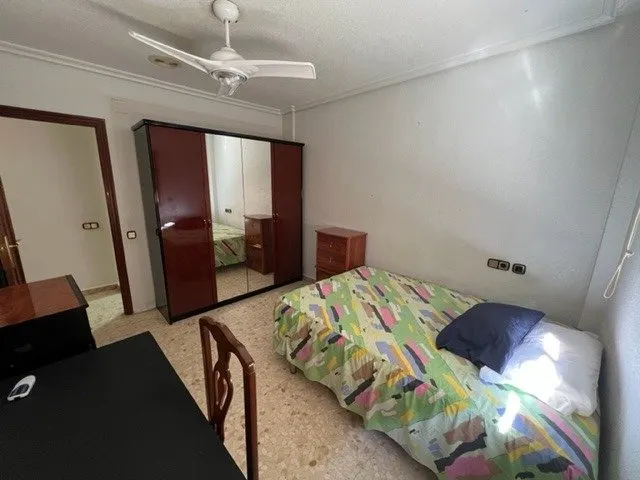 Venta de piso céntrico, 3 dormitorios, 2 baños, zona santa eulalia y universidad — 18