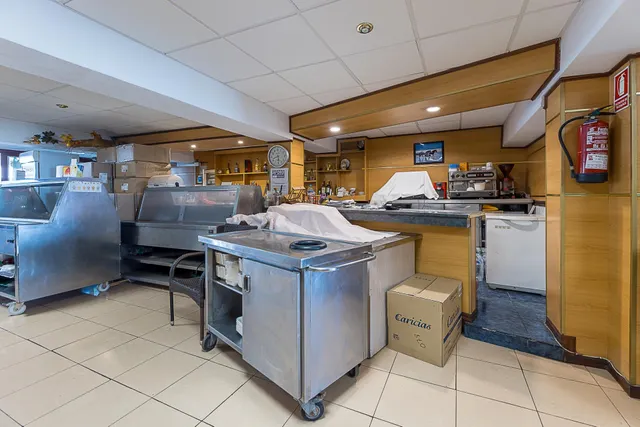 Local comercial en primera línea de playa en Magaluf — 34
