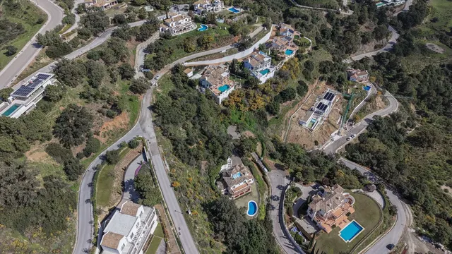Terreno de 2300 m2 en Benahavís con vistas al mar — 3