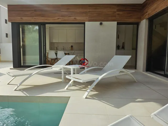 Villa de Lujo de 4 Dormitorios con Piscina Privada y Soláriu - foto 3