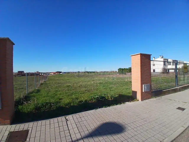 Parcela en venta en Aldeamayor de San Martín. 743 m2 Ref.202 - foto 5