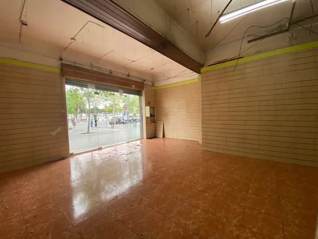 Local diafano en acera "Prime" Passeig Joan de Borbó — 8