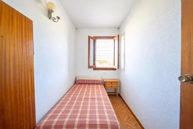 Chalet en primera línea de playa en torrenostra: una oportunidad para crear tu hogar junto al mar — 22