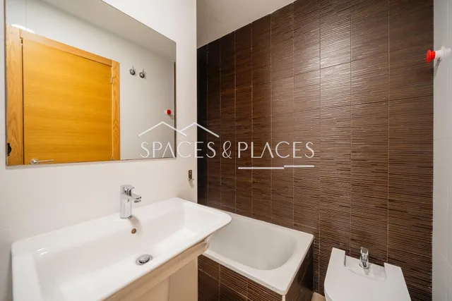 Piso de 2 dormitorios con piscina y garaje junto — 25