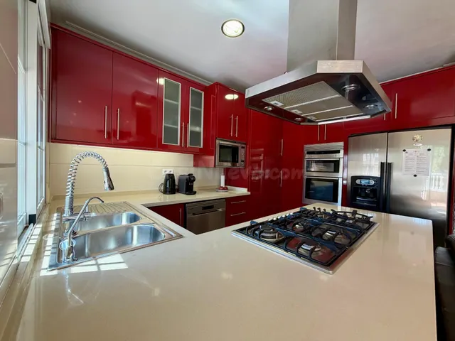 Villa independiente con piscina privada y 6 dormitorios junto a la Laguna Rosa de Torrevieja — 21