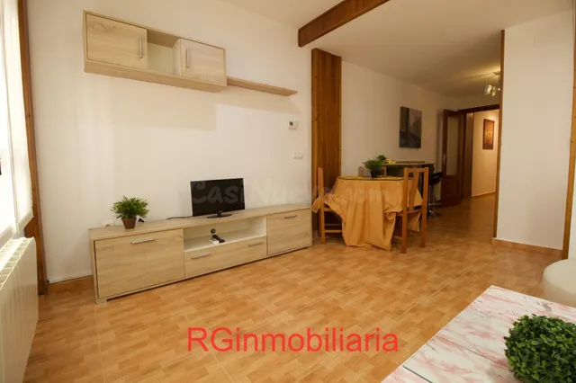 Apartamento 2 habitaciones, patio, trastero y zona aparcamie - foto 4