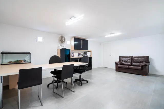 LOCAL COMERCIAL EN CALLE REYES CATOLICOS 12 — 19