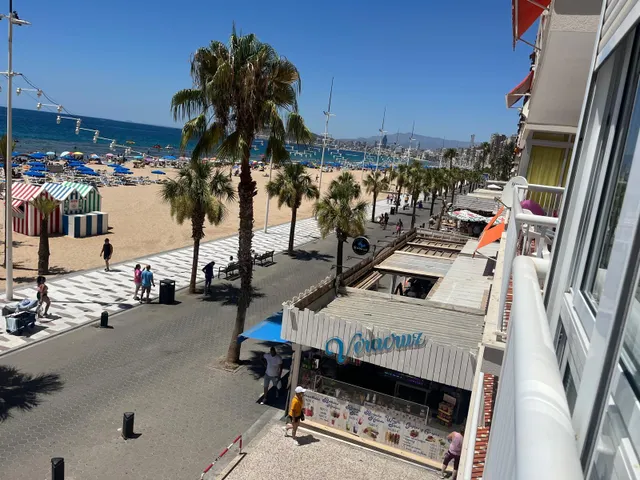 Alquiler larga temporada invierno,oct-jun con de 2 dormitorios en Benidorm primera linea mar,soleado — 30