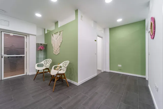 Local comercial 47m² en venta - La Aurora - Avda Andalucia — 13